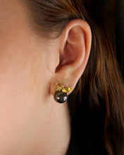 Load image into Gallery viewer, Tahitian Keshi Gold earrings