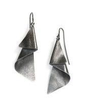 Load image into Gallery viewer, Drapery Earrings