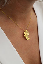 Load image into Gallery viewer, 3 Buds Necklace