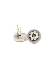 Load image into Gallery viewer, Tiny Circle &amp; Flower Posts Earrings