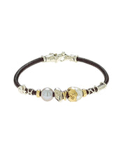 Load image into Gallery viewer, Pearl and Leather Bracelet